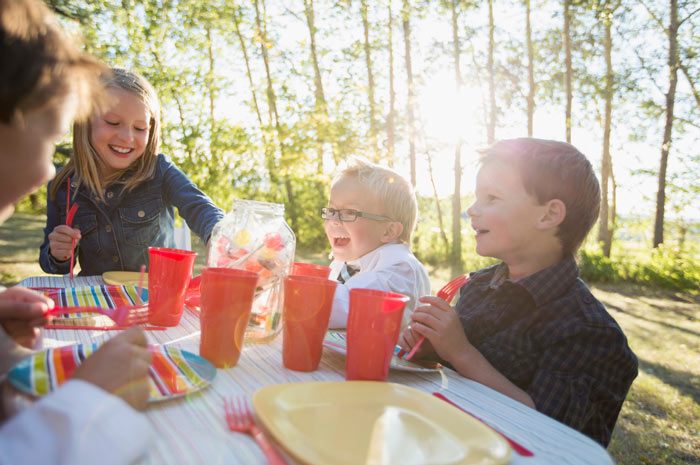 WonderTrek-picnic-kids-sun